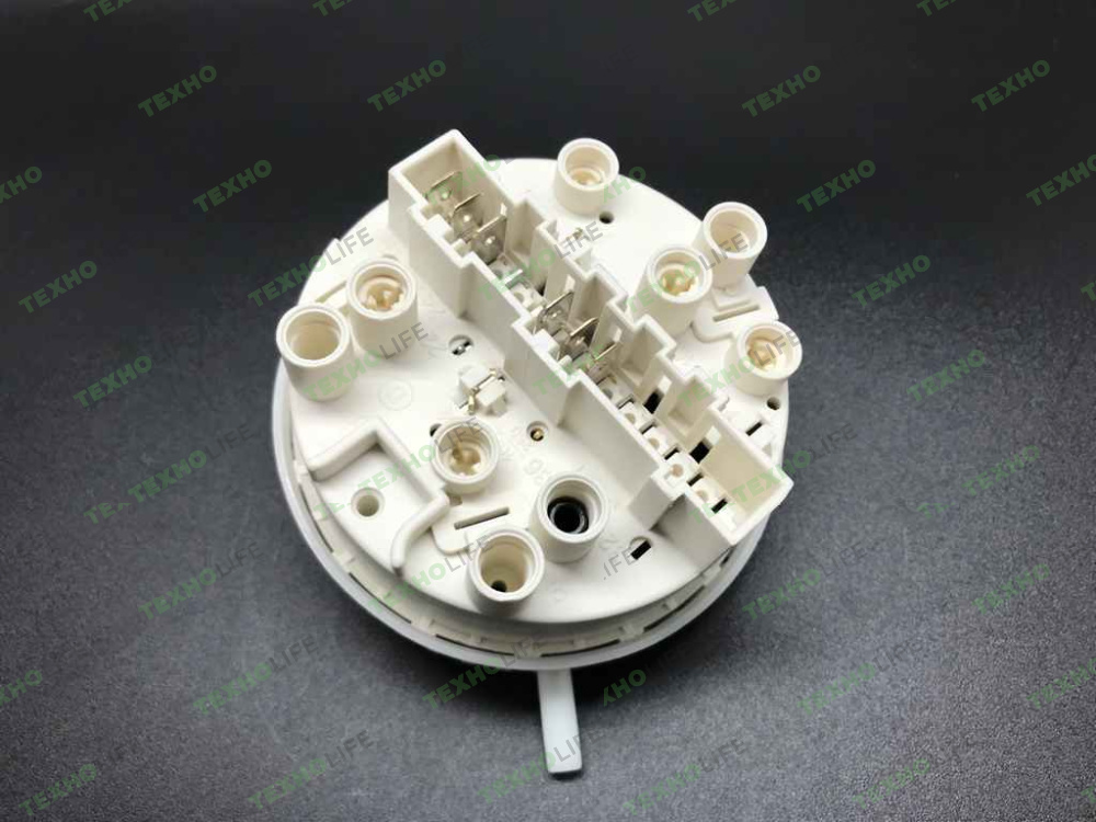 Датчик уровня воды (Прессостат), стиральной машины, Electrolux, AEG, Zanussi, 3792215208 (2 уровня)